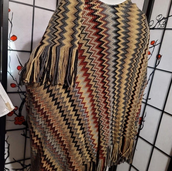 WOVEN HEART LADIES SHAWL WRAP WITH TASSELED SHAG/SIZE SMALL MEDIUM - Picture 8 of 14